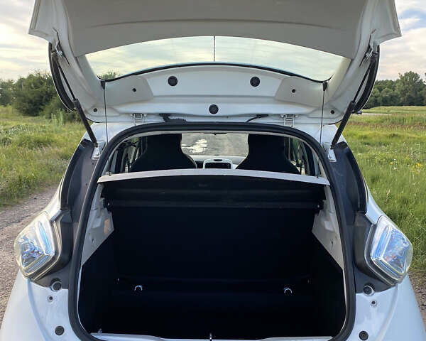 Білий Рено Зое, об'ємом двигуна 0 л та пробігом 47 тис. км за 13200 $, фото 2 на Automoto.ua