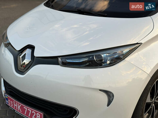 Белый Рено Зое, объемом двигателя 0 л и пробегом 128 тыс. км за 8500 $, фото 9 на Automoto.ua