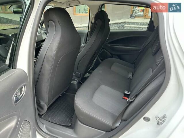 Белый Рено Зое, объемом двигателя 0 л и пробегом 92 тыс. км за 9990 $, фото 23 на Automoto.ua