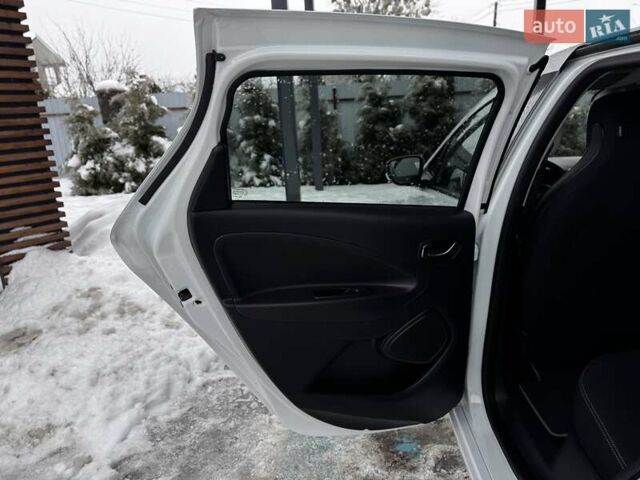 Белый Рено Зое, объемом двигателя 0 л и пробегом 84 тыс. км за 9200 $, фото 59 на Automoto.ua