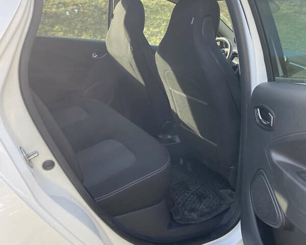 Білий Рено Зое, об'ємом двигуна 0 л та пробігом 100 тис. км за 9000 $, фото 10 на Automoto.ua