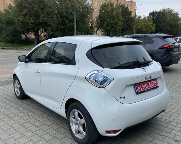 Белый Рено Зое, объемом двигателя 0 л и пробегом 71 тыс. км за 9500 $, фото 4 на Automoto.ua