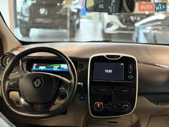 Білий Рено Зое, об'ємом двигуна 0 л та пробігом 121 тис. км за 7300 $, фото 23 на Automoto.ua