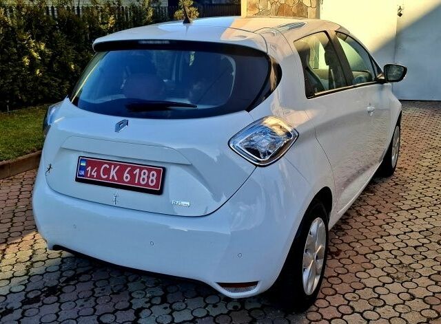 Белый Рено Зое, объемом двигателя 0 л и пробегом 101 тыс. км за 8850 $, фото 2 на Automoto.ua