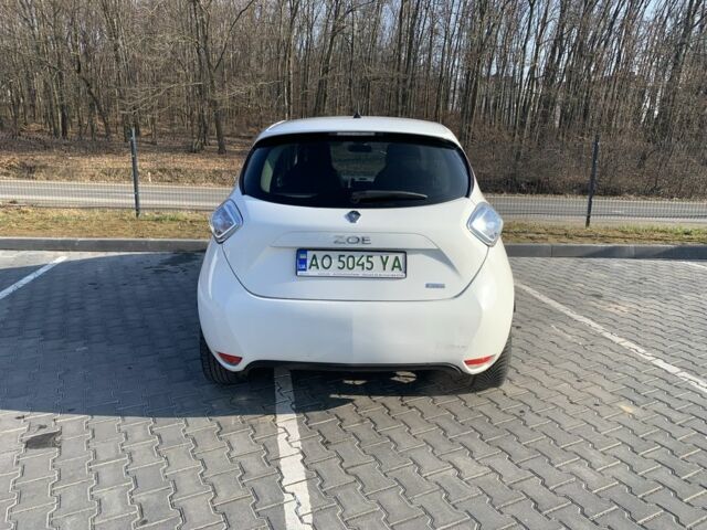 Белый Рено Зое, объемом двигателя 0 л и пробегом 330 тыс. км за 6599 $, фото 7 на Automoto.ua