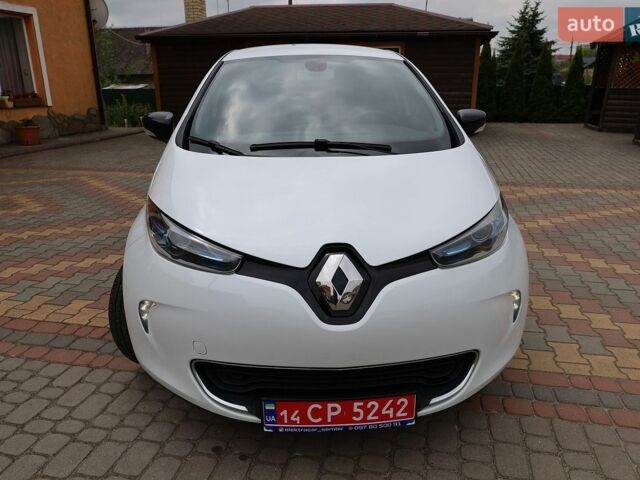 Белый Рено Зое, объемом двигателя 0 л и пробегом 95 тыс. км за 10444 $, фото 13 на Automoto.ua
