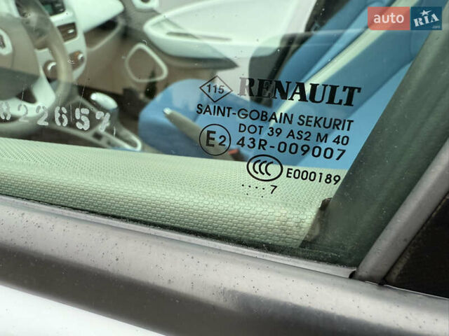 Белый Рено Зое, объемом двигателя 0 л и пробегом 106 тыс. км за 8100 $, фото 6 на Automoto.ua