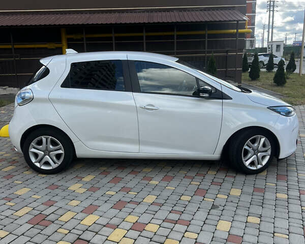 Белый Рено Зое, объемом двигателя 0 л и пробегом 146 тыс. км за 10500 $, фото 8 на Automoto.ua