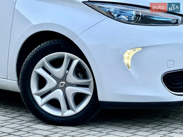 Белый Рено Зое, объемом двигателя 0 л и пробегом 43 тыс. км за 9399 $, фото 16 на Automoto.ua