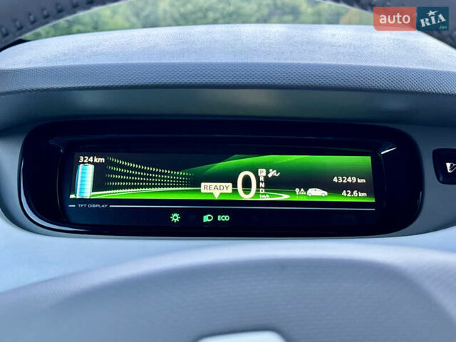 Белый Рено Зое, объемом двигателя 0 л и пробегом 43 тыс. км за 9399 $, фото 6 на Automoto.ua