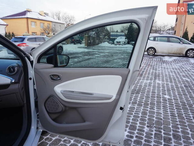 Белый Рено Зое, объемом двигателя 0 л и пробегом 26 тыс. км за 9555 $, фото 35 на Automoto.ua
