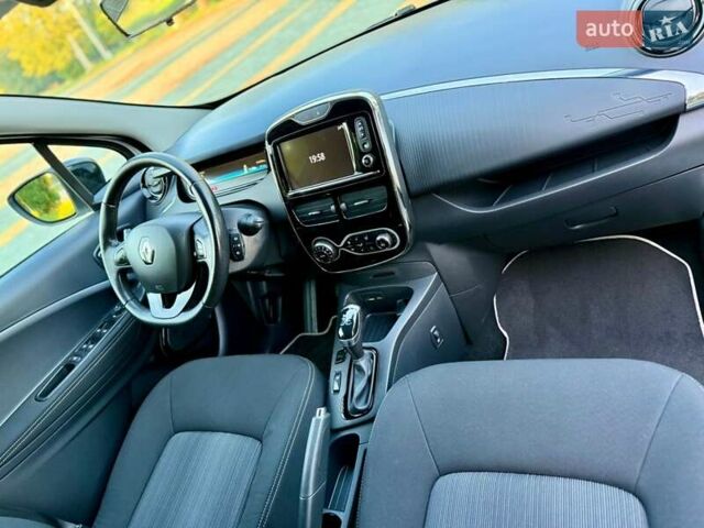 Белый Рено Зое, объемом двигателя 0 л и пробегом 122 тыс. км за 9300 $, фото 96 на Automoto.ua
