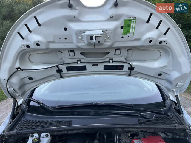 Белый Рено Зое, объемом двигателя 0 л и пробегом 155 тыс. км за 6999 $, фото 41 на Automoto.ua