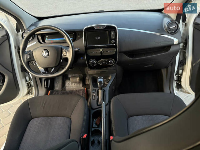 Белый Рено Зое, объемом двигателя 0 л и пробегом 128 тыс. км за 8500 $, фото 31 на Automoto.ua