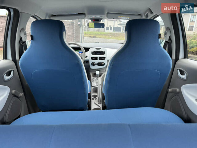 Белый Рено Зое, объемом двигателя 0 л и пробегом 106 тыс. км за 8100 $, фото 12 на Automoto.ua