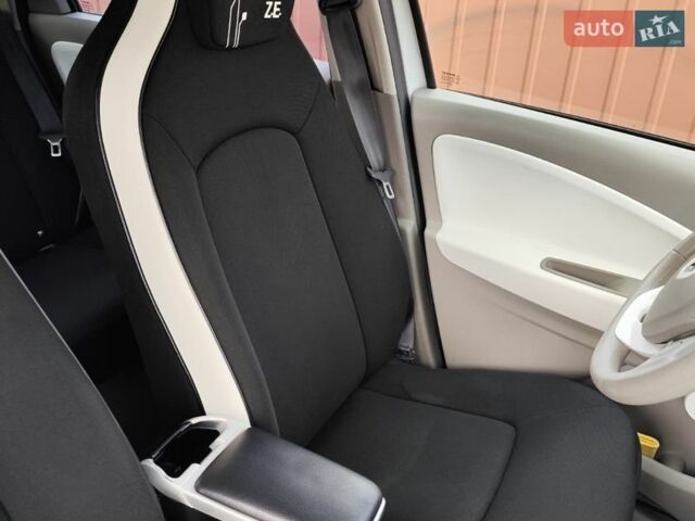 Белый Рено Зое, объемом двигателя 0 л и пробегом 113 тыс. км за 9300 $, фото 8 на Automoto.ua