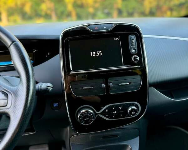 Белый Рено Зое, объемом двигателя 0 л и пробегом 122 тыс. км за 9300 $, фото 81 на Automoto.ua