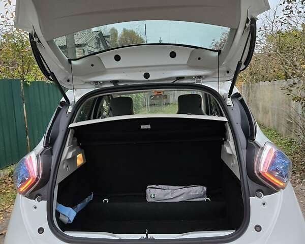 Белый Рено Зое, объемом двигателя 0 л и пробегом 137 тыс. км за 7800 $, фото 3 на Automoto.ua