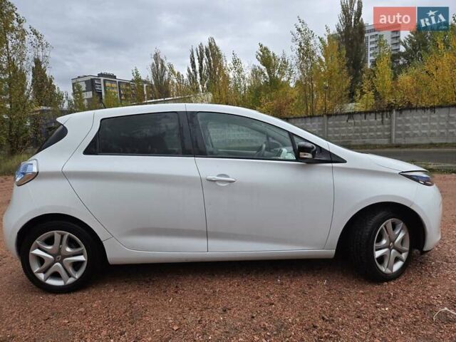 Белый Рено Зое, объемом двигателя 0 л и пробегом 137 тыс. км за 8400 $, фото 37 на Automoto.ua