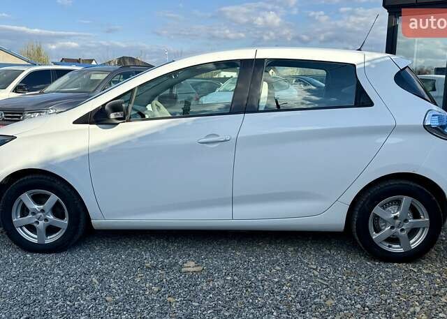 Белый Рено Зое, объемом двигателя 0 л и пробегом 35 тыс. км за 8800 $, фото 3 на Automoto.ua