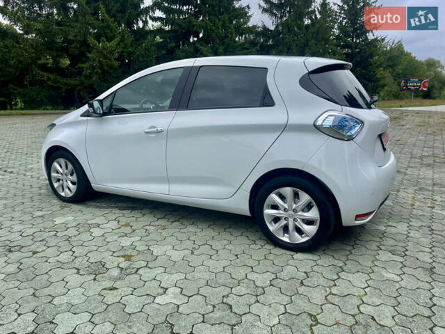 Белый Рено Зое, объемом двигателя 0 л и пробегом 55 тыс. км за 9500 $, фото 4 на Automoto.ua