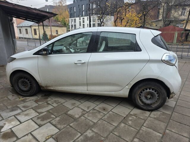 Белый Рено Зое, объемом двигателя 0 л и пробегом 152 тыс. км за 8400 $, фото 21 на Automoto.ua