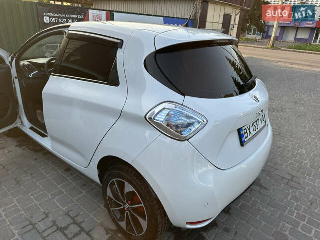 Белый Рено Зое, объемом двигателя 0 л и пробегом 64 тыс. км за 8800 $, фото 5 на Automoto.ua