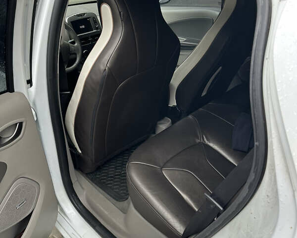 Белый Рено Зое, объемом двигателя 0 л и пробегом 131 тыс. км за 9650 $, фото 17 на Automoto.ua