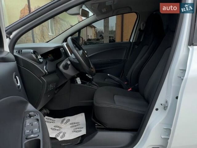 Белый Рено Зое, объемом двигателя 0 л и пробегом 76 тыс. км за 9200 $, фото 8 на Automoto.ua