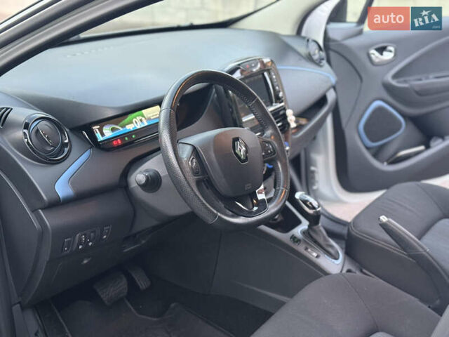 Белый Рено Зое, объемом двигателя 0 л и пробегом 152 тыс. км за 8999 $, фото 15 на Automoto.ua