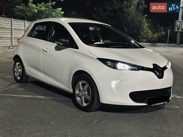 Белый Рено Зое, объемом двигателя 0 л и пробегом 108 тыс. км за 9250 $, фото 31 на Automoto.ua