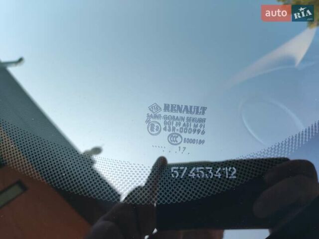 Белый Рено Зое, объемом двигателя 0 л и пробегом 51 тыс. км за 9900 $, фото 32 на Automoto.ua