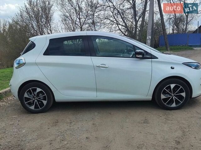 Белый Рено Зое, объемом двигателя 0 л и пробегом 80 тыс. км за 9600 $, фото 7 на Automoto.ua
