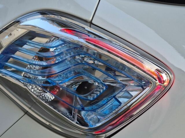 Белый Рено Зое, объемом двигателя 0 л и пробегом 133 тыс. км за 9900 $, фото 21 на Automoto.ua