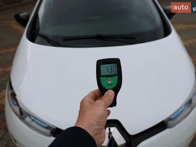 Белый Рено Зое, объемом двигателя 0 л и пробегом 95 тыс. км за 10444 $, фото 62 на Automoto.ua