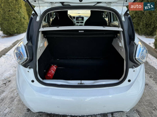Білий Рено Зое, об'ємом двигуна 0 л та пробігом 54 тис. км за 10300 $, фото 42 на Automoto.ua