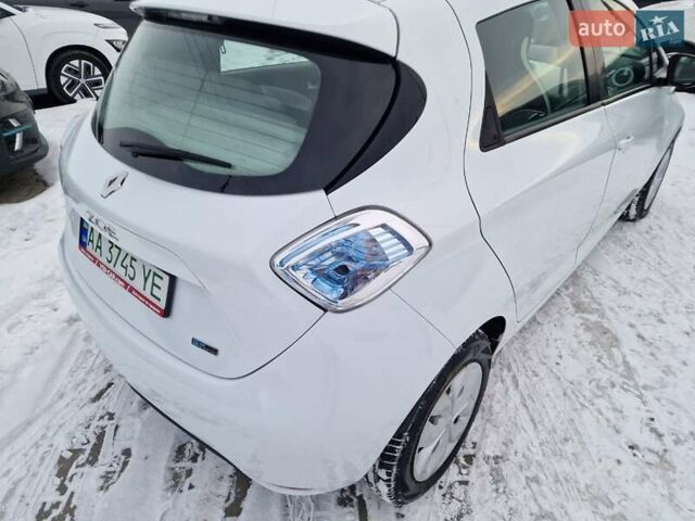 Білий Рено Зое, об'ємом двигуна 0 л та пробігом 33 тис. км за 9900 $, фото 12 на Automoto.ua