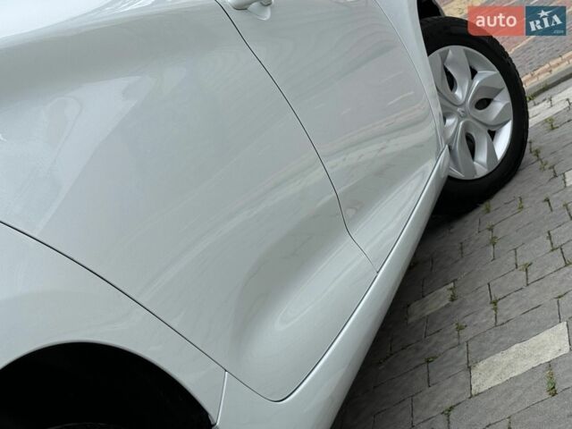 Білий Рено Зое, об'ємом двигуна 0 л та пробігом 82 тис. км за 6750 $, фото 46 на Automoto.ua
