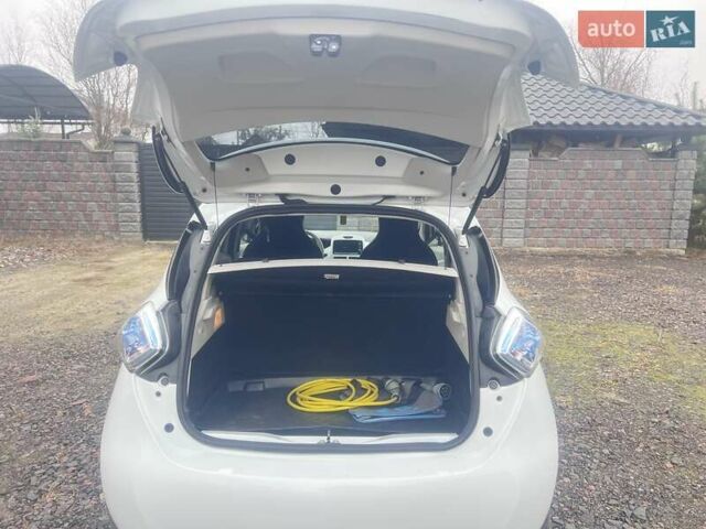 Білий Рено Зое, об'ємом двигуна 0 л та пробігом 113 тис. км за 9600 $, фото 14 на Automoto.ua