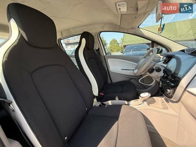 Белый Рено Зое, объемом двигателя 0 л и пробегом 93 тыс. км за 9799 $, фото 21 на Automoto.ua