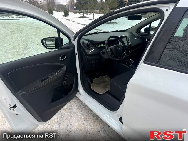 Белый Рено Зое, объемом двигателя 82 л и пробегом 760 тыс. км за 10500 $, фото 8 на Automoto.ua
