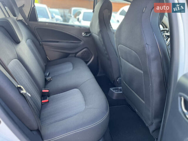 Білий Рено Зое, об'ємом двигуна 0 л та пробігом 132 тис. км за 9000 $, фото 33 на Automoto.ua