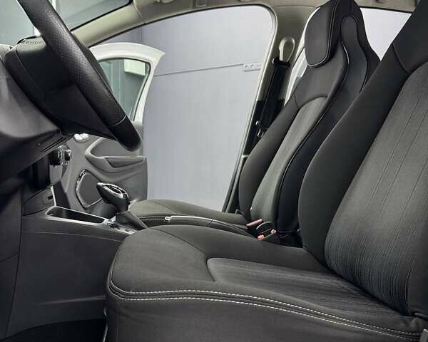 Белый Рено Зое, объемом двигателя 0 л и пробегом 115 тыс. км за 9950 $, фото 21 на Automoto.ua