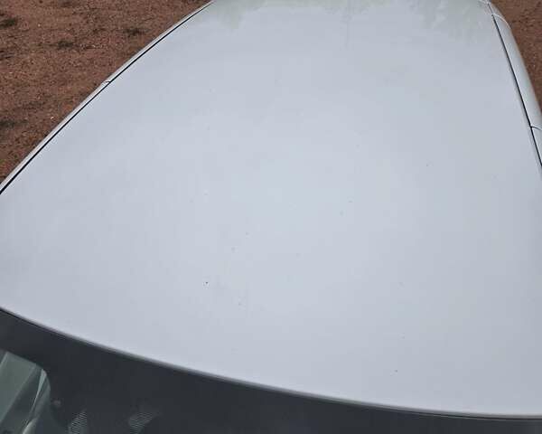 Белый Рено Зое, объемом двигателя 0 л и пробегом 137 тыс. км за 8400 $, фото 12 на Automoto.ua