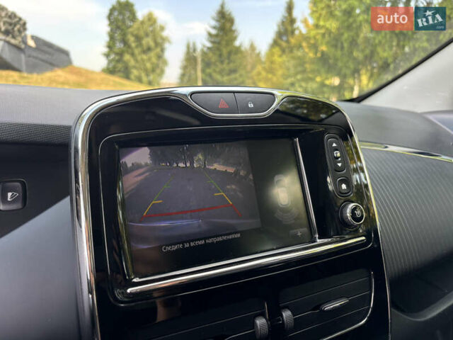 Белый Рено Зое, объемом двигателя 0 л и пробегом 135 тыс. км за 9200 $, фото 16 на Automoto.ua