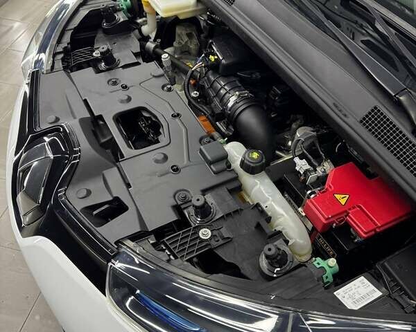 Белый Рено Зое, объемом двигателя 0 л и пробегом 115 тыс. км за 9950 $, фото 18 на Automoto.ua