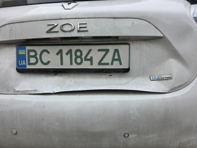 Белый Рено Зое, объемом двигателя 0 л и пробегом 152 тыс. км за 8400 $, фото 16 на Automoto.ua