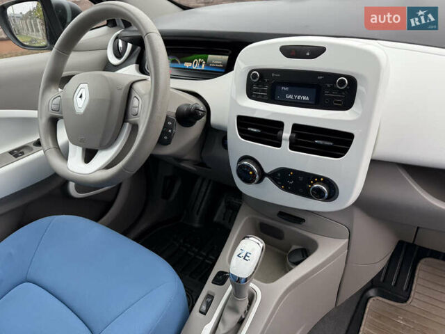 Белый Рено Зое, объемом двигателя 0 л и пробегом 106 тыс. км за 8100 $, фото 16 на Automoto.ua