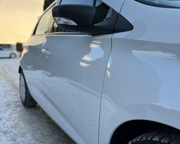 Білий Рено Зое, об'ємом двигуна 0 л та пробігом 54 тис. км за 10300 $, фото 12 на Automoto.ua