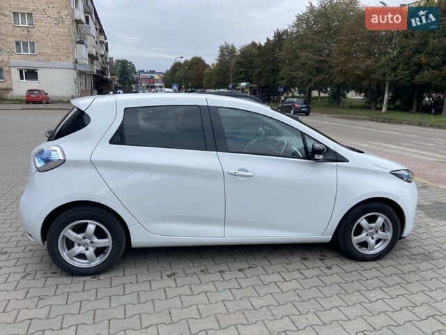 Белый Рено Зое, объемом двигателя 0 л и пробегом 71 тыс. км за 9500 $, фото 3 на Automoto.ua